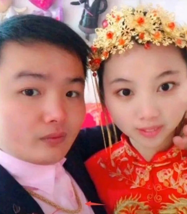 หนุ่มทำคลิปใช้ชีวิตชนบทที่แท้ลวงโลกทั้งพ่อแม่เพื่อนบ้านปลอมหมด หนุ่มทำคลิปใช้ชีวิตชนบทที่แท้ลวงโลกทั้งพ่อแม่เพื่อนบ้านปลอมหมด