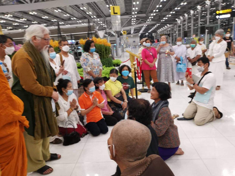 อดีตพระยันตระกลับสหรัฐฯ อดีตพระยันตระกลับสหรัฐฯ