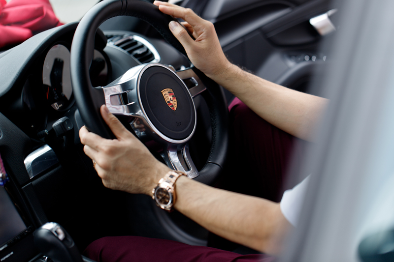 ช่างขับรถปอร์เช่ลูกค้า ช่างขับรถปอร์เช่ลูกค้า