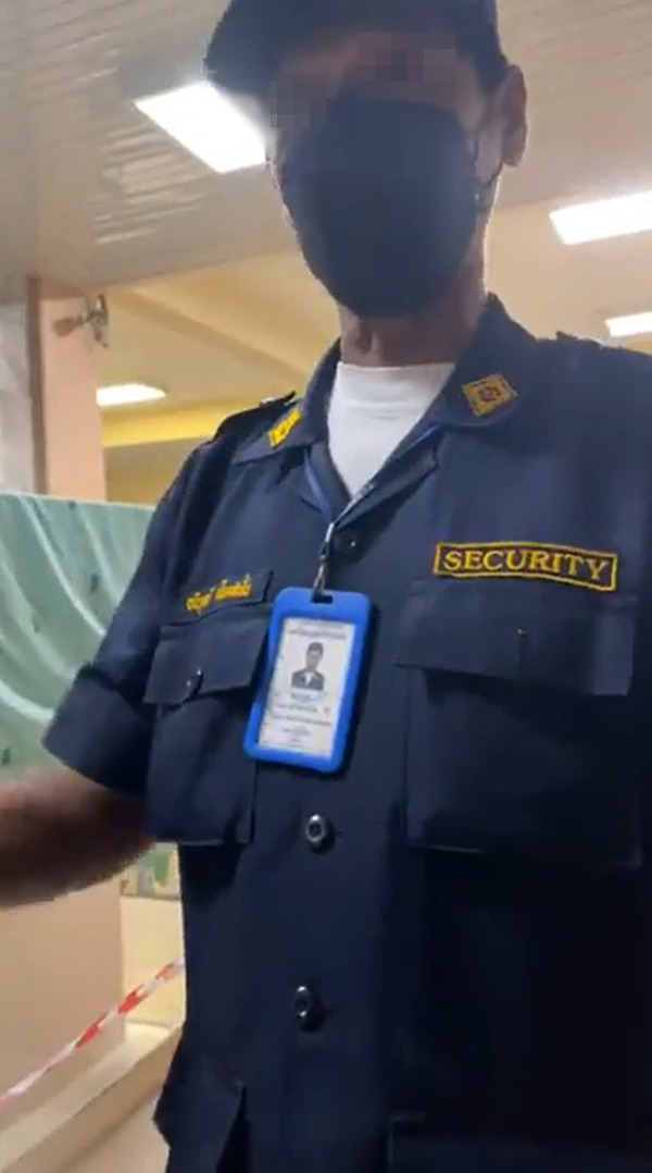 หนุ่มโวยรพ.ไม่ล้างแผลให้หลังเล่นน้ำจนแผลเปียกขู่เป็นลูกอดีตผบ.ตร. หนุ่มโวยรพ.ไม่ล้างแผลให้หลังเล่นน้ำจนแผลเปียกขู่เป็นลูกอดีตผบ.ตร.