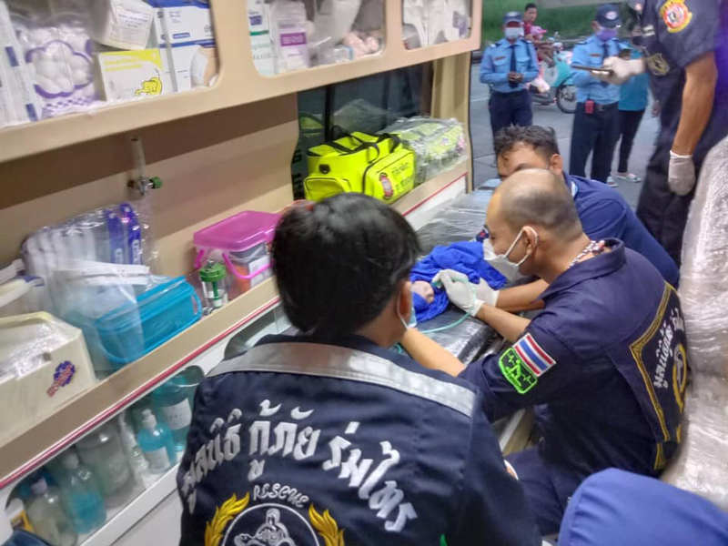 แม่วัยใสเอาถุงคลุมหัวลูกทิ้งพงหญ้าท้องไม่รู้ตัวกลัวแม่ด่า แม่วัยใสเอาถุงคลุมหัวลูกทิ้งพงหญ้าท้องไม่รู้ตัวกลัวแม่ด่า