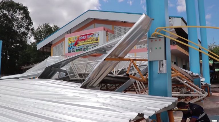 หลังคาถล่ม หลังคาถล่ม