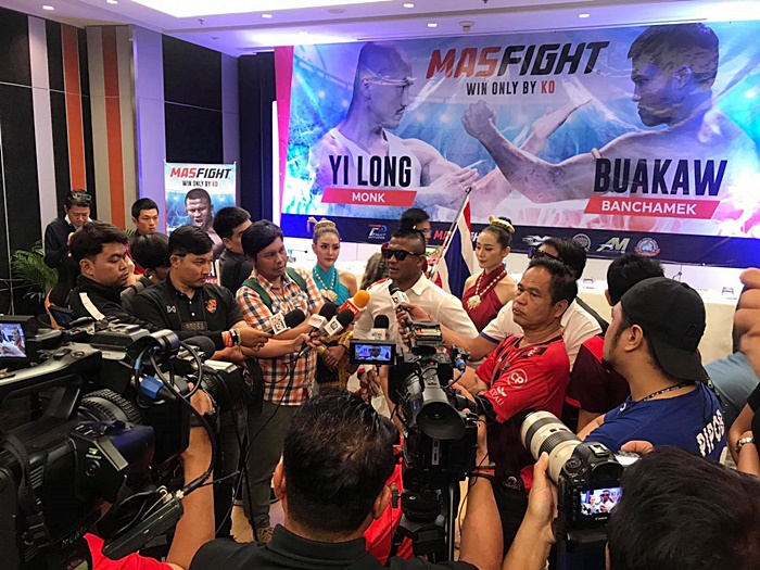 บัวขาว VS อี้ หลง บัวขาว VS อี้ หลง