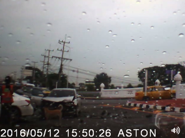 คลิปเมียหลวงขับรถไล่กวดผัวพากิ๊กหนี คลิปเมียหลวงขับรถไล่กวดผัวพากิ๊กหนี