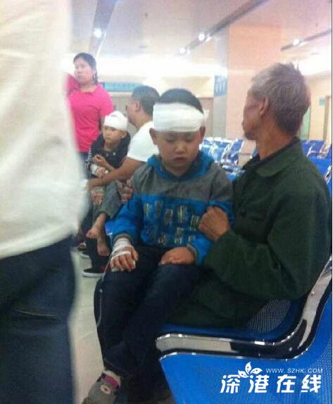 จีนล่าครูโหด ใช้หนังสือตบหัวลูกศิษย์เลือดอาบ-กะโหลกแตก จีนล่าครูโหด ใช้หนังสือตบหัวลูกศิษย์เลือดอาบ-กะโหลกแตก