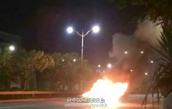 แลมโบกินี่ ชนขอบข้างทาง แลมโบกินี่ ชนขอบข้างทาง