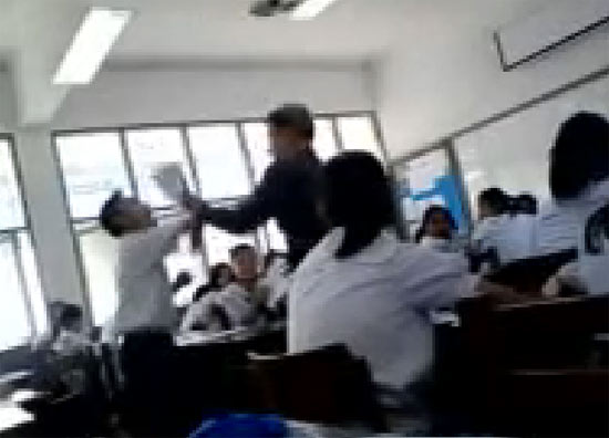 คลิปครูกับนักเรียน ม.ต้น เถียงกัน-ด่าโง่