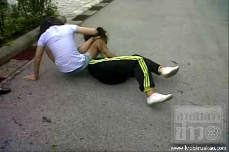 คลิปนักเรียนหญิงตบกัน ส่งต่อว่อนเมืองลำปาง