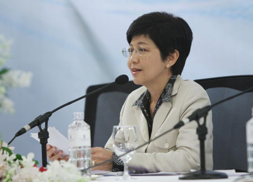 นางสาวศันสนีย์ นาคพงศ์