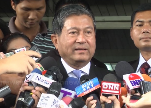 เฉลิม อยู่บำรุง