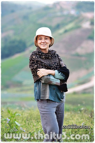 ธรณีนี่นี้ใครครอง ย่าแดง (รับบทโดย ดวงตา ตุงคะมณี)