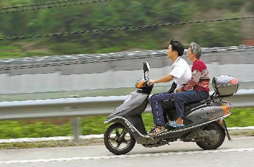 ครูจีนยอดกตัญญู