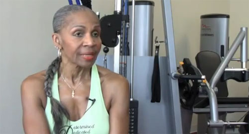 ยายวัย 75 ครองสถิตินักเพาะกายอายุมากที่สุดในโลก