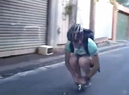 หนุ่มปั่นจักรยานเล็กจิ๋วที่สุดในโลก