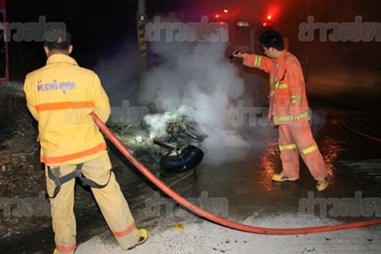 นักศึกษา ม.รังสิต ขี่มอเตอร์ไซค์ BMW แหกโค้ง ไฟไหม้ทั้งคัน นักศึกษา ม.รังสิต ขี่มอเตอร์ไซค์ BMW แหกโค้ง ไฟไหม้ทั้งคัน