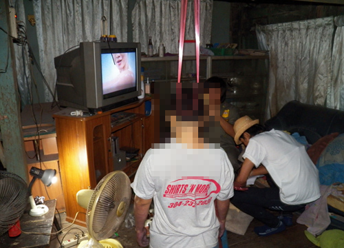 สลด ! แม่เครียดผูกคอดับ ลูกร้องไห้เขย่าร่างขอกินนม สลด ! แม่เครียดผูกคอดับ ลูกร้องไห้เขย่าร่างขอกินนม