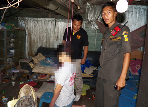 สลด ! แม่เครียดผูกคอดับ ลูกร้องไห้เขย่าร่างขอกินนม สลด ! แม่เครียดผูกคอดับ ลูกร้องไห้เขย่าร่างขอกินนม