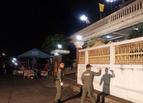 แขวนระเบิด M79 หน้าบ้านม่วงศิริ เจ้าของตลาดศิริชัย แขวนระเบิด M79 หน้าบ้านม่วงศิริ เจ้าของตลาดศิริชัย