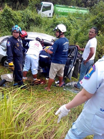 รถไฟชนเก๋งวีออส ที่ จ.ชลบุรี รถไฟชนเก๋งวีออส ที่ จ.ชลบุรี