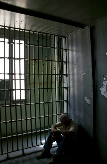 ผู้ต้องหาหลอน เจอวิญญาณห้องขังกองปราบหลอกทั้งคืน ผู้ต้องหาหลอน เจอวิญญาณห้องขังกองปราบหลอกทั้งคืน