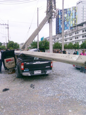 หนุ่ม ปวช. ไล่ชนเพื่อนดับ หนุ่ม ปวช. ไล่ชนเพื่อนดับ