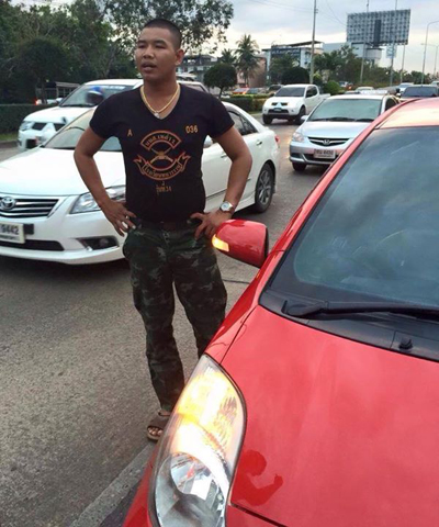 คนขับรถ ยาริส สีแดง คนขับรถ ยาริส สีแดง