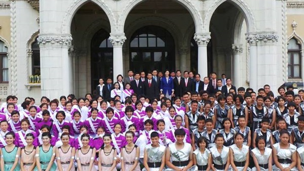 ยิ่งลักษณ์ ชินวัตร ยิ่งลักษณ์ ชินวัตร