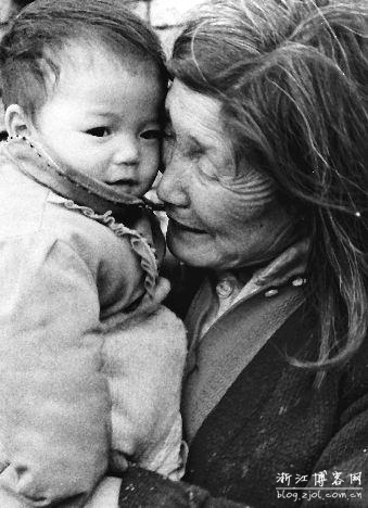 ใจประเสริฐ หญิงเก็บขยะเก็บเด็กถูกทิ้งมาเลี้ยงกว่า 30 ปี