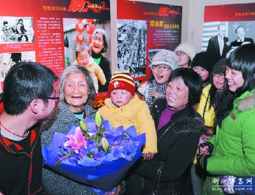 ใจประเสริฐ หญิงเก็บขยะเก็บเด็กถูกทิ้งมาเลี้ยงกว่า 30 ปี