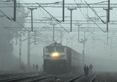 ไฟไหม้รถไฟในอินเดีย ตาย 47 ราย