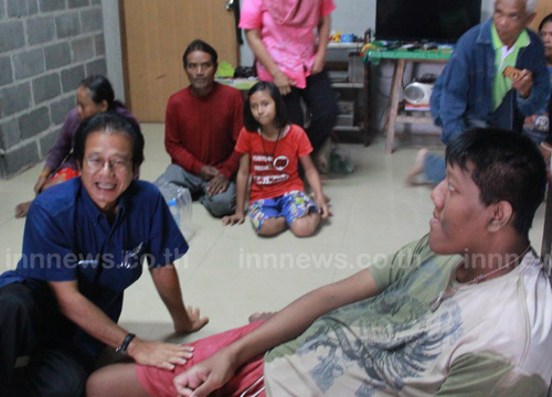 พบหนุ่มสุรินทร์โตไม่หยุด สูง 257 ซม. จ่อทำลายสถิติกินเนสส์บุ๊ก พบหนุ่มสุรินทร์โตไม่หยุด สูง 257 ซม. จ่อทำลายสถิติกินเนสส์บุ๊ก