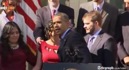 โอบามา เรียกเสียงปรบมือ ช่วยพยุงคนท้องที่เป็นลมได้ทันเวลา โอบามา เรียกเสียงปรบมือ ช่วยพยุงคนท้องที่เป็นลมได้ทันเวลา