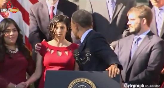 โอบามา เรียกเสียงปรบมือ ช่วยพยุงคนท้องที่เป็นลมได้ทันเวลา โอบามา เรียกเสียงปรบมือ ช่วยพยุงคนท้องที่เป็นลมได้ทันเวลา