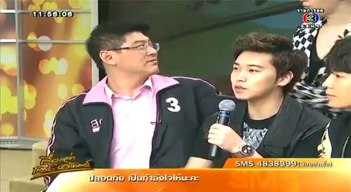 ชาวเน็ตวิจารณ์แซ่ด คลิปศิลปิน SJ ดึงมือ สรยุทธ ออกจากไหล่เพื่อน