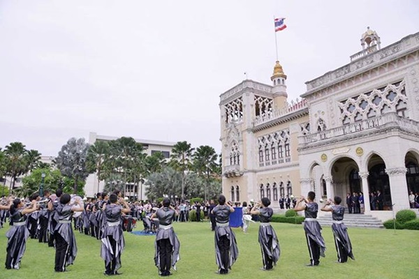 ยิ่งลักษณ์ ชินวัตร ยิ่งลักษณ์ ชินวัตร