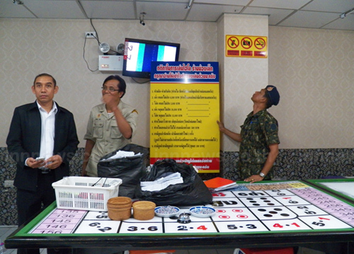 จับบ่อนไฮโล หน้า ม.ดัง อ.คลองหลวง จับบ่อนไฮโล หน้า ม.ดัง อ.คลองหลวง