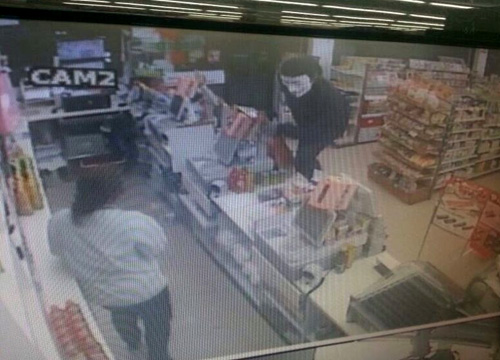 โจรสวมหน้ากากขาวบุกจี้7-11 โจรสวมหน้ากากขาวบุกจี้7-11