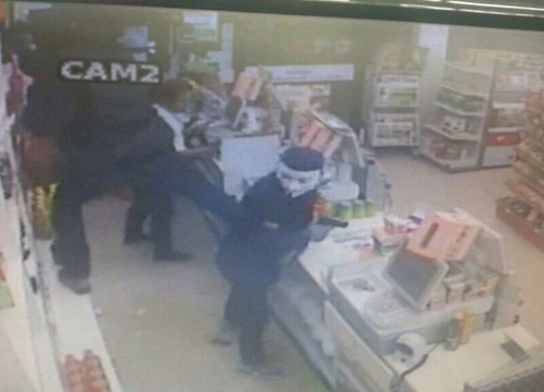 โจรสวมหน้ากากขาวบุกจี้7-11 โจรสวมหน้ากากขาวบุกจี้7-11