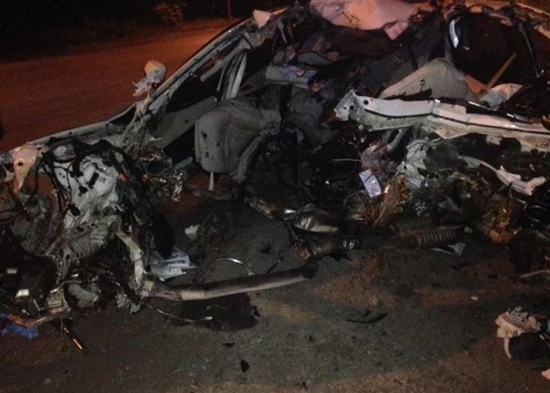 รัสเซีย อุบัติเหตุ รถชนเสาไฟฟ้า ขาดครึ่ง เสียชีวิตทั้งคัน รัสเซีย อุบัติเหตุ รถชนเสาไฟฟ้า ขาดครึ่ง เสียชีวิตทั้งคัน