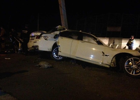 รัสเซีย อุบัติเหตุ รถชนเสาไฟฟ้า ขาดครึ่ง เสียชีวิตทั้งคัน รัสเซีย อุบัติเหตุ รถชนเสาไฟฟ้า ขาดครึ่ง เสียชีวิตทั้งคัน