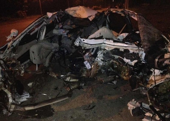 รัสเซีย อุบัติเหตุ รถชนเสาไฟฟ้า ขาดครึ่ง เสียชีวิตทั้งคัน รัสเซีย อุบัติเหตุ รถชนเสาไฟฟ้า ขาดครึ่ง เสียชีวิตทั้งคัน