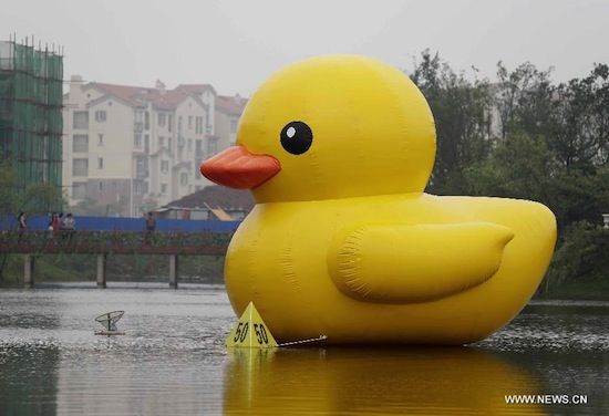 ตุ๊กตาเป็ดยักษ์ จีน ตุ๊กตาเป็ดยักษ์ จีน