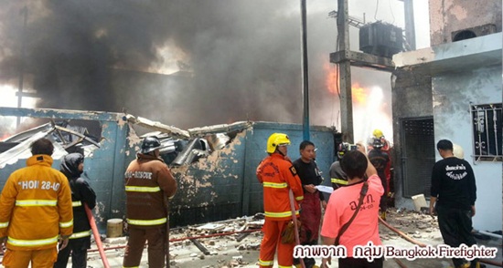 ข่าวไฟไหม้ ไฟไหม้โรงงานสี ย่านเอกชัย ข่าวไฟไหม้ ไฟไหม้โรงงานสี ย่านเอกชัย