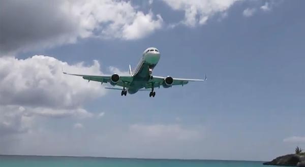 คลิป เครื่องบินแลนดิ้ง เฉียดหัวคนที่ เกาะเซนต์มาร์ติน คลิป เครื่องบินแลนดิ้ง เฉียดหัวคนที่ เกาะเซนต์มาร์ติน