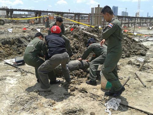 พบระเบิดแบบทิ้งอากาศ ยาว 47 นิ้ว ที่บริเวณ BTS สายสีแดง พบระเบิดแบบทิ้งอากาศ ยาว 47 นิ้ว ที่บริเวณ BTS สายสีแดง