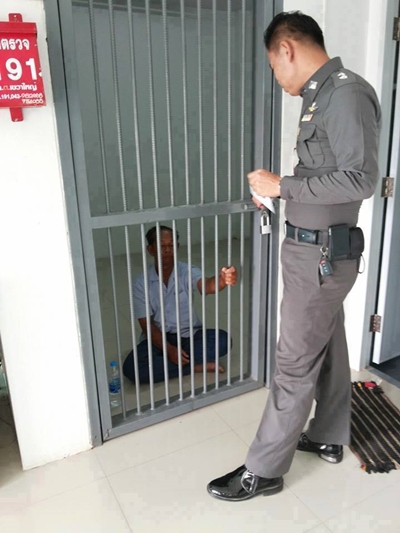 ฆ่าสาว 17 ทิ้งศพริมรั้ว ม.ดัง จับคนร้ายแล้ว เป็นเฒ่าวัย 71 ฆ่าสาว 17 ทิ้งศพริมรั้ว ม.ดัง จับคนร้ายแล้ว เป็นเฒ่าวัย 71