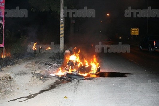 นักศึกษา ม.รังสิต ขี่มอเตอร์ไซค์ BMW แหกโค้ง ไฟไหม้ทั้งคัน นักศึกษา ม.รังสิต ขี่มอเตอร์ไซค์ BMW แหกโค้ง ไฟไหม้ทั้งคัน