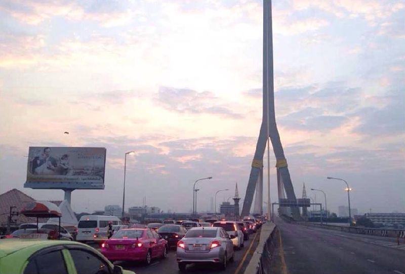 แจ้งเปิดสะพานพระราม 8 แล้ว แต่ยังผ่านแยก จปร. ไม่ได้ แจ้งเปิดสะพานพระราม 8 แล้ว แต่ยังผ่านแยก จปร. ไม่ได้