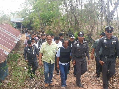 ฆ่าสาว 17 ทิ้งศพริมรั้ว ม.ดัง จับคนร้ายแล้ว เป็นเฒ่าวัย 71 ฆ่าสาว 17 ทิ้งศพริมรั้ว ม.ดัง จับคนร้ายแล้ว เป็นเฒ่าวัย 71