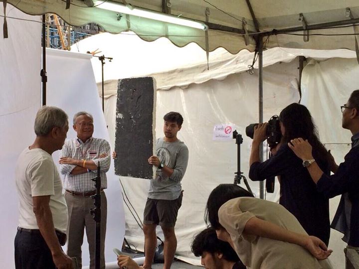 สุเทพ เทือกสุบรรณ ถ่ายแบบ Lips ของ ศักดิ์ชัย กาย สุเทพ เทือกสุบรรณ ถ่ายแบบ Lips ของ ศักดิ์ชัย กาย